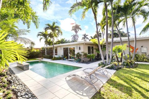 Дом в Холливуд, Флорида 3 спальни, 151.15м2 № 2056496