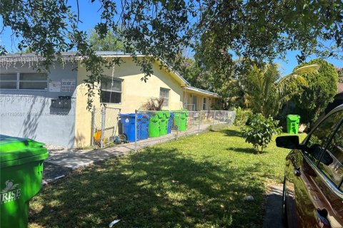 Commercial property in Sunrise, Florida 365.57 sq.m. № 1736046 - photo 4