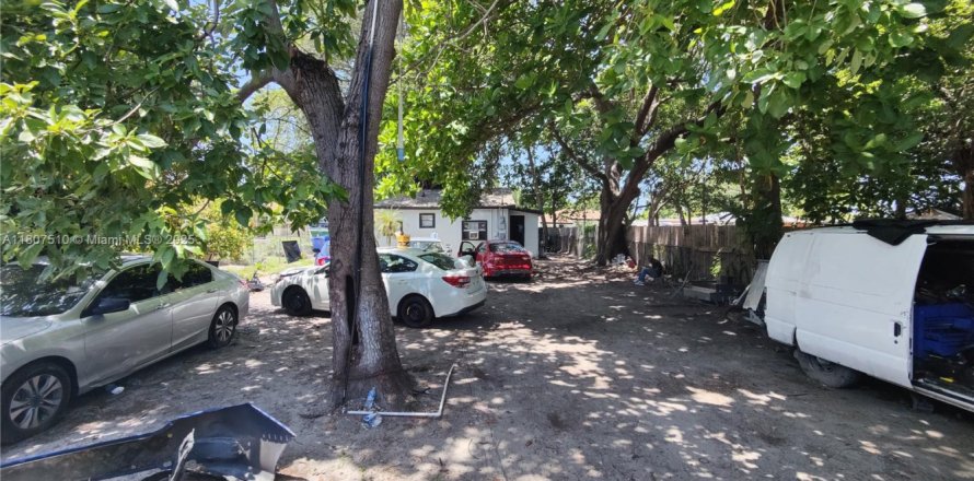 House in Miami, Florida 2 bedrooms, 53.51 sq.m. № 1770339