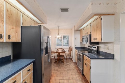 Townhouse in Ocala, Florida 3 bedrooms, 169.45 sq.m. № 2202944 - photo 18