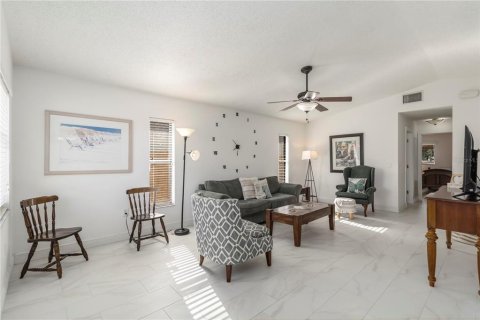 Casa en alquiler en Sarasota, Florida, 3 dormitorios, 121.42 m2 № 2233313 - foto 4
