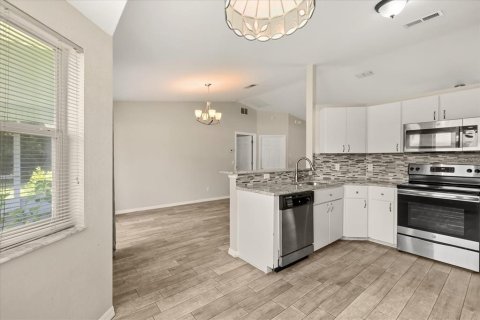 House in Ocala, Florida 3 bedrooms, 132.66 sq.m. № 1917224 - photo 8