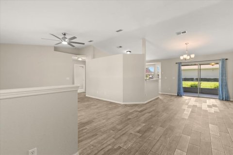 House in Ocala, Florida 3 bedrooms, 132.66 sq.m. № 1917224 - photo 2