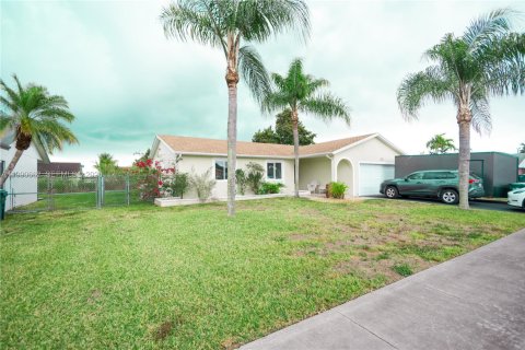 Casa en venta en Homestead, Florida, 3 dormitorios, 149.02 m2 № 2057552 - foto 25