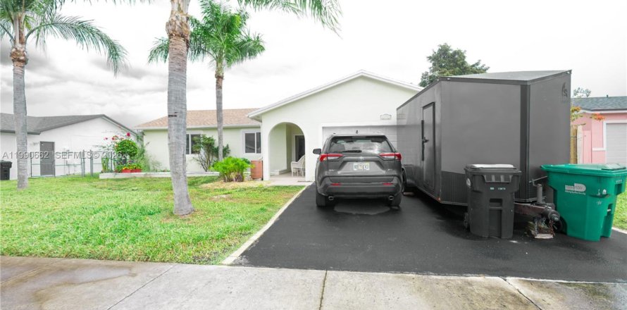 Casa en Homestead, Florida 3 dormitorios, 149.02 m2 № 2057552