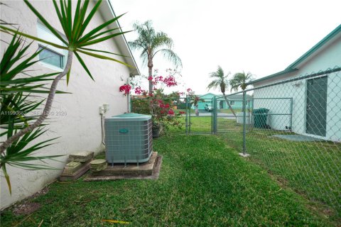 Casa en venta en Homestead, Florida, 3 dormitorios, 149.02 m2 № 2057552 - foto 23