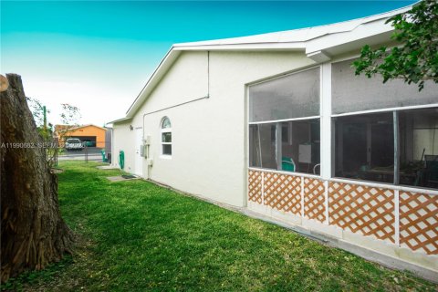 Casa en venta en Homestead, Florida, 3 dormitorios, 149.02 m2 № 2057552 - foto 4