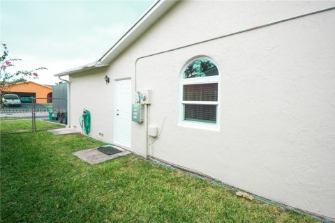 Casa en venta en Homestead, Florida, 3 dormitorios, 149.02 m2 № 2057552 - foto 13