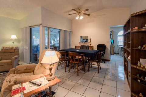Casa en venta en Homestead, Florida, 3 dormitorios, 149.02 m2 № 2057552 - foto 3