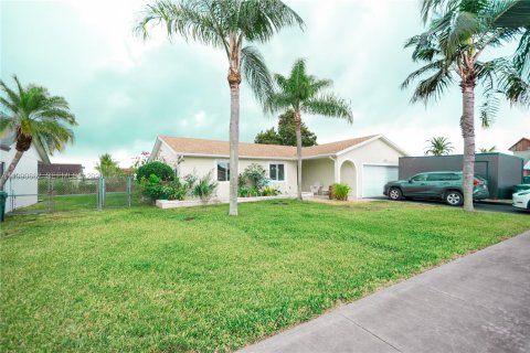 Casa en venta en Homestead, Florida, 3 dormitorios, 149.02 m2 № 2057552 - foto 2