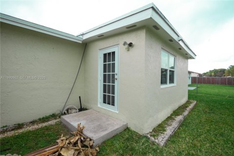 Casa en venta en Homestead, Florida, 3 dormitorios, 149.02 m2 № 2057552 - foto 17