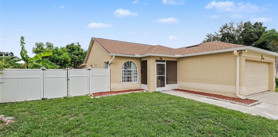 Villa ou maison à Brandon, Floride 3 chambres, 127 m2 № 2267181