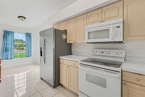 Villa ou maison à vendre à Brandon, Floride: 3 chambres, 127 m2 № 2267181 - photo 10