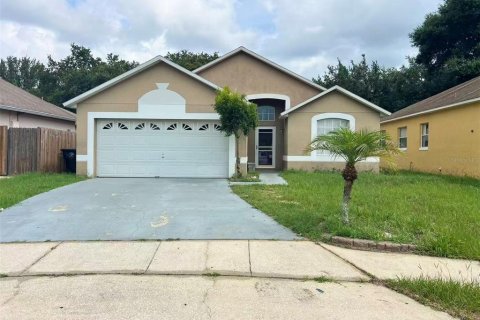 House in Apopka, Florida 3 bedrooms, 108.88 sq.m. № 2310472