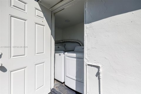 Casa en alquiler en Miami, Florida, 1 dormitorio, 21.46 m2 № 2017931 - foto 6