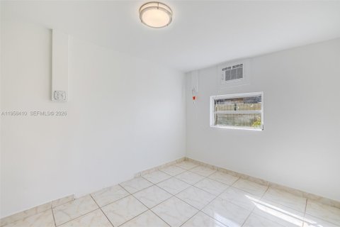 Casa en alquiler en Miami, Florida, 1 dormitorio, 21.46 m2 № 2017931 - foto 4