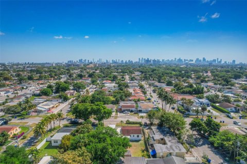 Casa en alquiler en Miami, Florida, 1 dormitorio, 21.46 m2 № 2017931 - foto 13