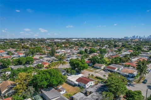 Casa en alquiler en Miami, Florida, 1 dormitorio, 21.46 m2 № 2017931 - foto 12