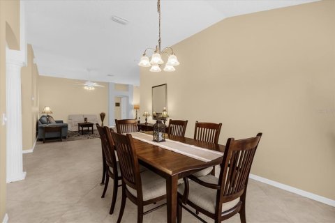 House in The Villages, Florida 3 bedrooms, 172.89 sq.m. № 1837912 - photo 11