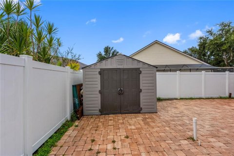 House in Tampa, Florida 4 bedrooms, 189.89 sq.m. № 2231892 - photo 13