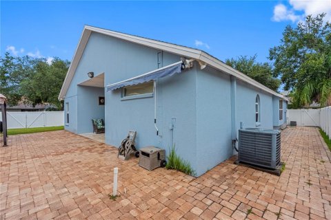 House in Tampa, Florida 4 bedrooms, 189.89 sq.m. № 2231892 - photo 12