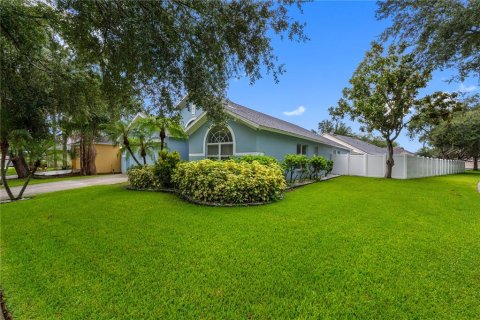 House in Tampa, Florida 4 bedrooms, 189.89 sq.m. № 2231892 - photo 2