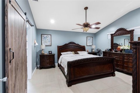 House in Tampa, Florida 4 bedrooms, 189.89 sq.m. № 2231892 - photo 25