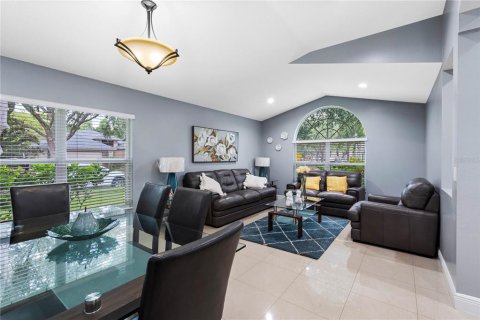 House in Tampa, Florida 4 bedrooms, 189.89 sq.m. № 2231892 - photo 24