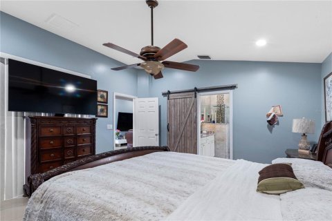 House in Tampa, Florida 4 bedrooms, 189.89 sq.m. № 2231892 - photo 27