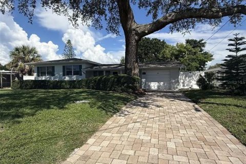 Casa en venta en Belleair, Florida, 3 dormitorios, 137.77 m2 № 2383646 - foto 2