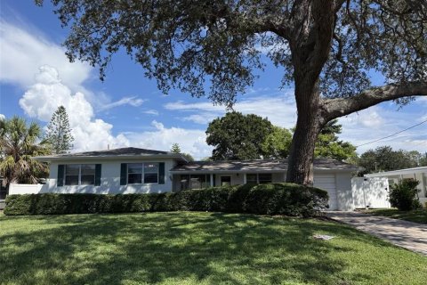 Casa en Belleair, Florida 3 dormitorios, 137.77 m2 № 2383646