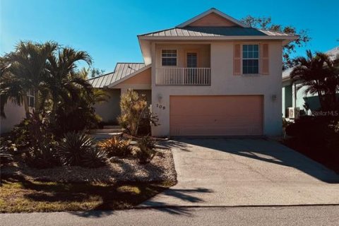 House in Nokomis, Florida 3 bedrooms, 139.45 sq.m. № 1581149 - photo 1