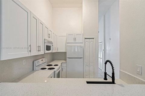 Copropriété à louer à Homestead, Floride: 2 chambres, 86.4 m2 № 2401631 - photo 5