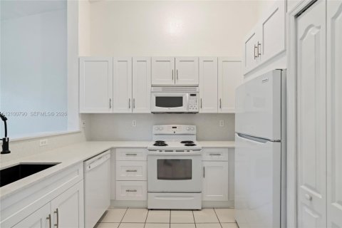 Copropriété à louer à Homestead, Floride: 2 chambres, 86.4 m2 № 2401631 - photo 2