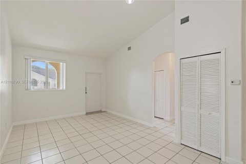 Copropriété à louer à Homestead, Floride: 2 chambres, 86.4 m2 № 2401631 - photo 4