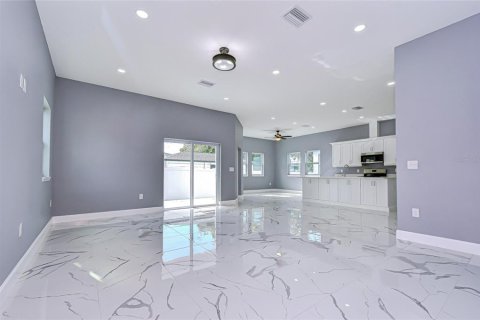 Villa ou maison à vendre à Pinellas Park, Floride: 3 chambres, 214.33 m2 № 2148168 - photo 9