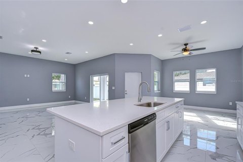 Villa ou maison à vendre à Pinellas Park, Floride: 3 chambres, 214.33 m2 № 2148168 - photo 21