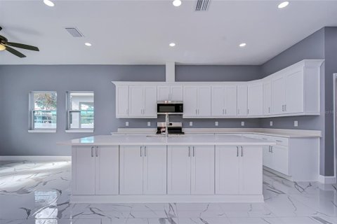 Villa ou maison à vendre à Pinellas Park, Floride: 3 chambres, 214.33 m2 № 2148168 - photo 13