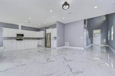 Villa ou maison à vendre à Pinellas Park, Floride: 3 chambres, 214.33 m2 № 2148168 - photo 7