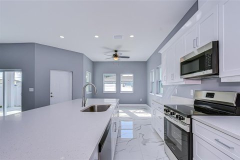 Villa ou maison à vendre à Pinellas Park, Floride: 3 chambres, 214.33 m2 № 2148168 - photo 17