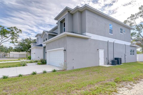 Villa ou maison à vendre à Pinellas Park, Floride: 3 chambres, 214.33 m2 № 2148168 - photo 4