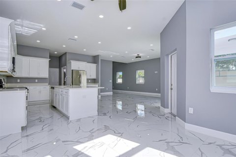 Villa ou maison à vendre à Pinellas Park, Floride: 3 chambres, 214.33 m2 № 2148168 - photo 19
