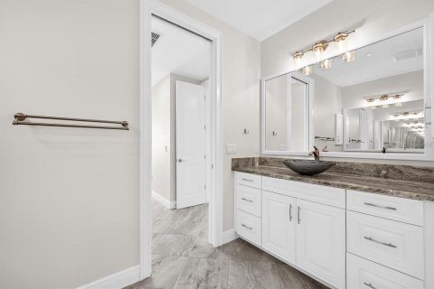 Condo in Venice, Florida, 3 bedrooms  № 2221967 - photo 23