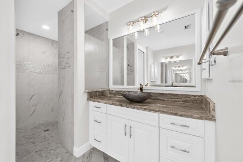 Condo in Venice, Florida, 3 bedrooms  № 2221967 - photo 21