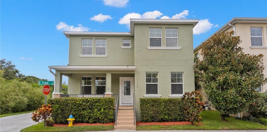 House in Tampa, Florida 4 bedrooms, 217.02 sq.m. № 1810659