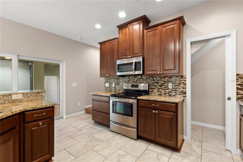 House in Tampa, Florida 4 bedrooms, 217.02 sq.m. № 1810659 - photo 14