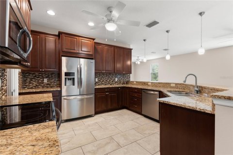 House in Tampa, Florida 4 bedrooms, 217.02 sq.m. № 1810659 - photo 12