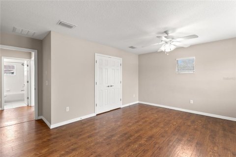 House in Tampa, Florida 4 bedrooms, 217.02 sq.m. № 1810659 - photo 23