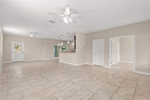 House in Tampa, Florida 4 bedrooms, 217.02 sq.m. № 1810659 - photo 8