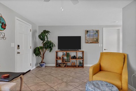 Villa ou maison à louer à Sarasota, Floride: 3 chambres, 114.08 m2 № 2166159 - photo 10